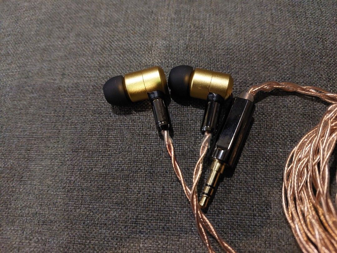 Venture Electronics BIE Pro and Azure, Audio, Earphones on Carousell