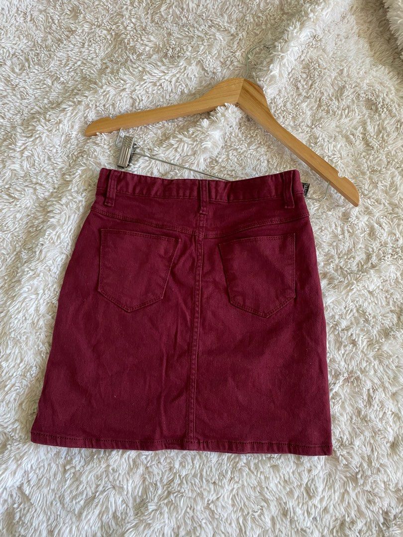 Y2k denim skirt 25-26 (Category: Skirts) located in Makati City. Submitted by nicolelabarette (Listing ID 1215738058, Image 2). Description: Length 16cm.