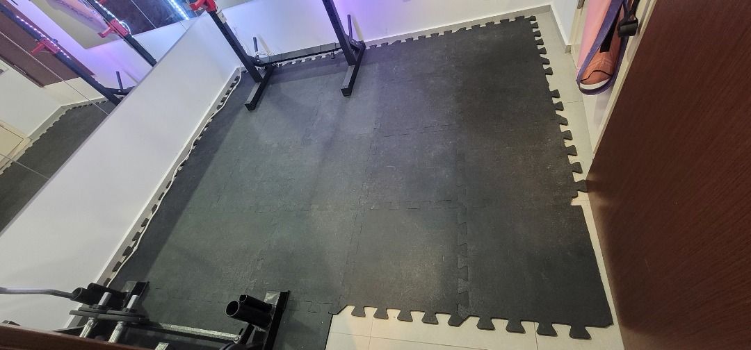 23 X Gym Grade Interlocking Floor Mat Squares, Sports Equipment