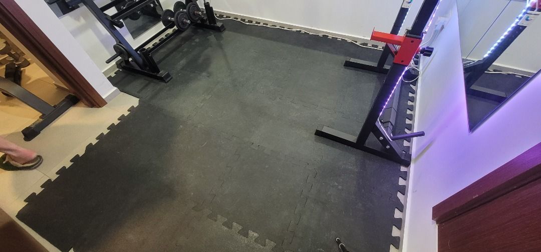 23 X Gym Grade Interlocking Floor Mat Squares, Sports Equipment