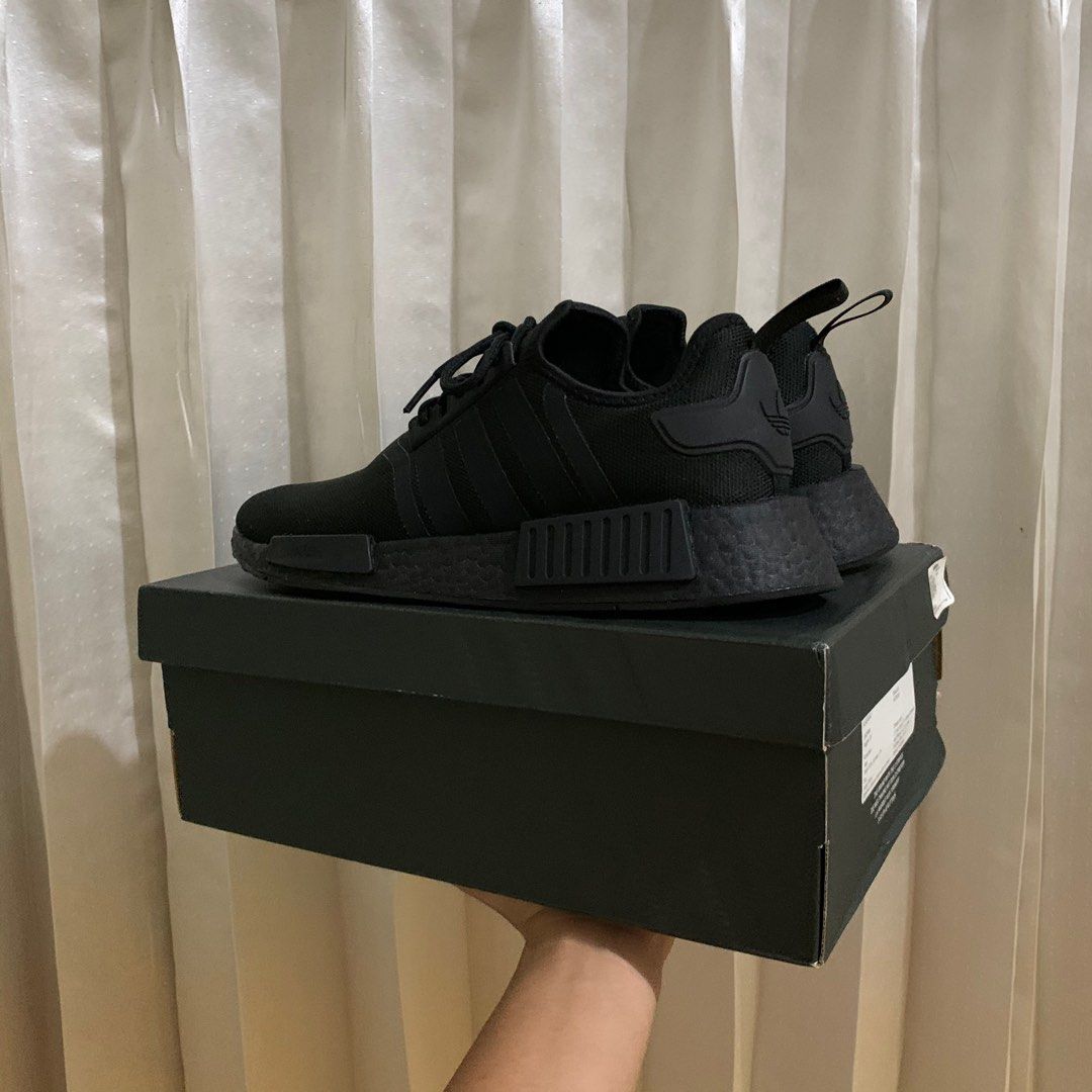 Adidas NMD R1 Triple Black, Fesyen Pria, Sepatu , Sneakers di Carousell