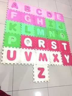 Alphabet puzzle floor mat