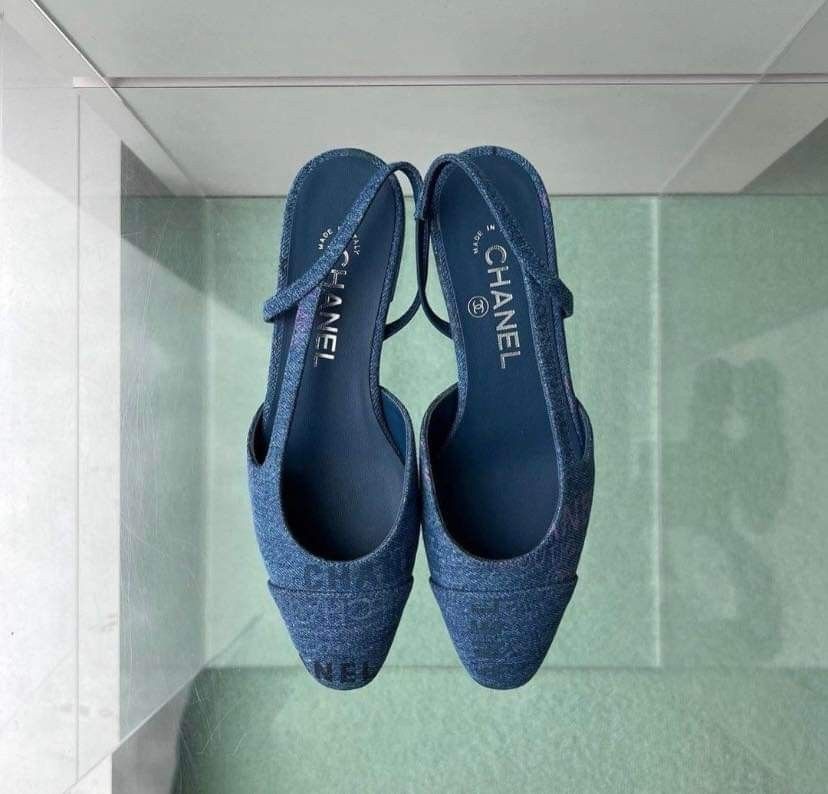 Authentic Chanel Slingback Ballerina Flats in Denim, Women's Fashion,  Footwear, Flats & Sandals on Carousell