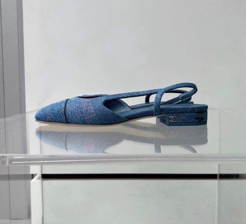 Cloth mules & clogs Chanel Blue size 36.5 EU in Cloth - 36664209