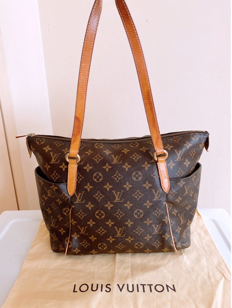One of the easiest bags to use is the Louis Vuitton Totally MM with p
