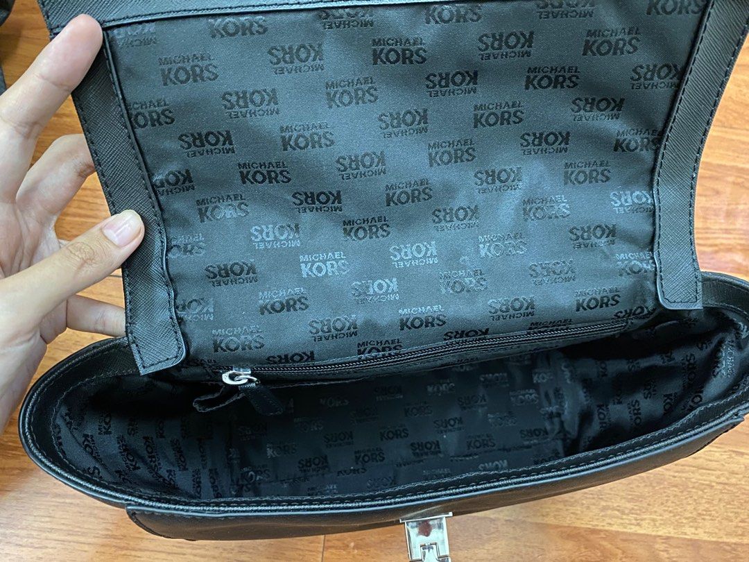 Authentic Michael Kors Tina Satchel Bag (Category: Luxury Bags & Wallets) located in Quezon City. Submitted by _daynes (Listing ID 1215942677, Image 3). Description: .
