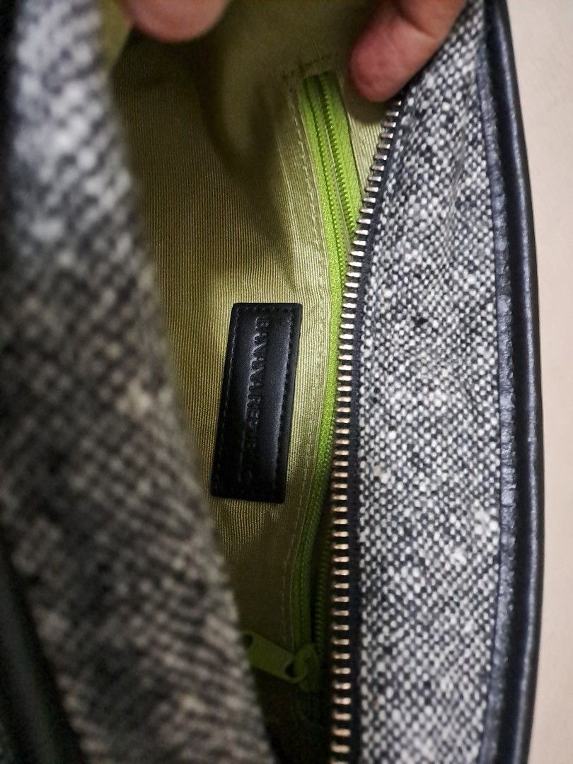 Banana republic shoulder bag (Category: Luxury Bags & Wallets) located in Taytay. Submitted by grace.grace11 (Listing ID 1215963726, Image 3). Description: -new -with tag - from us.
