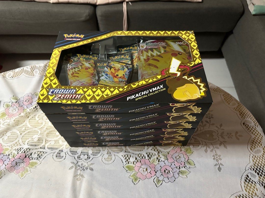 Pokémon TCG: Crown Zenith Special Collection-Pikachu VMAX