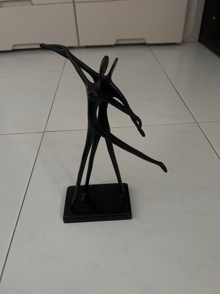 Dancing couple (Category: Other Home Decor) located in Singapore. Submitted by mrleica (Listing ID 1215868039, Image 1). Description: .