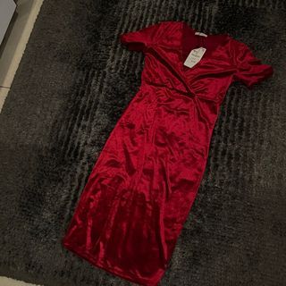 Dress bludru zara merah