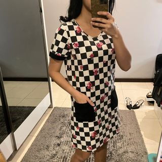 Dress motif kotak kotak floral