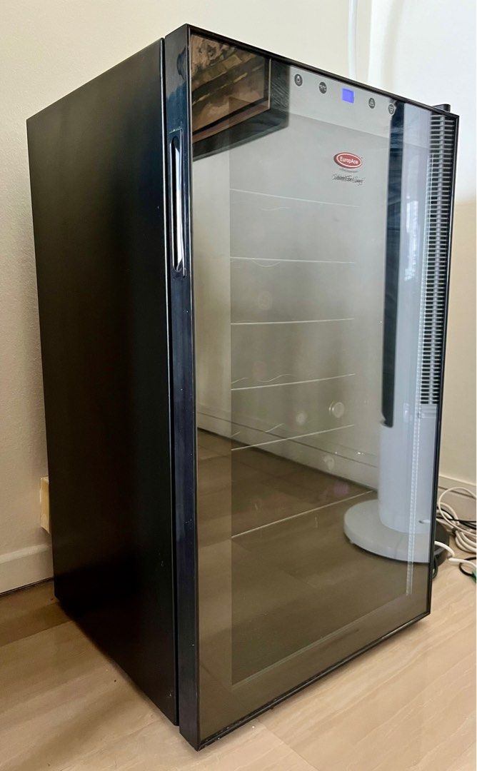 Europace 33 bottle wine chiller, TV & Home Appliances, Kitchen