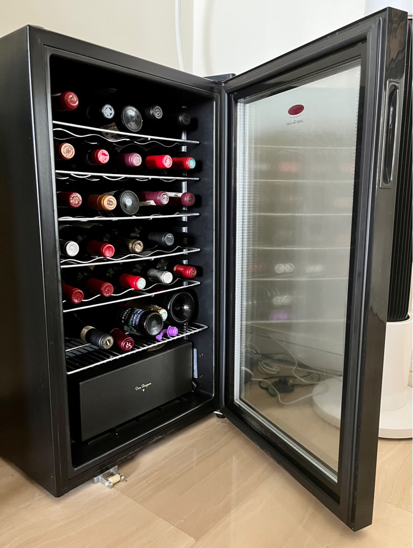 Europace 33 bottle wine chiller, TV & Home Appliances, Kitchen