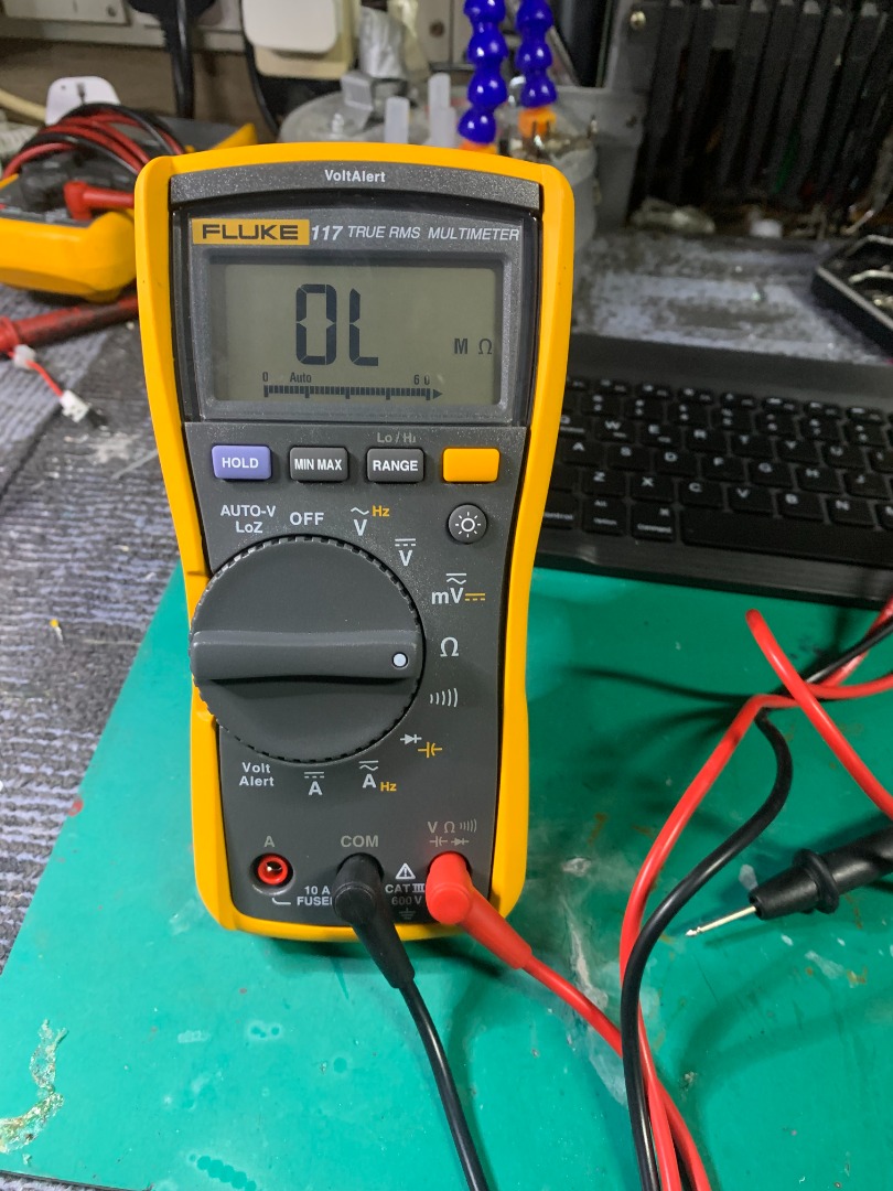 Fluke 117 True RMS Digital Multimeter, Services, Electronics & Gadget
