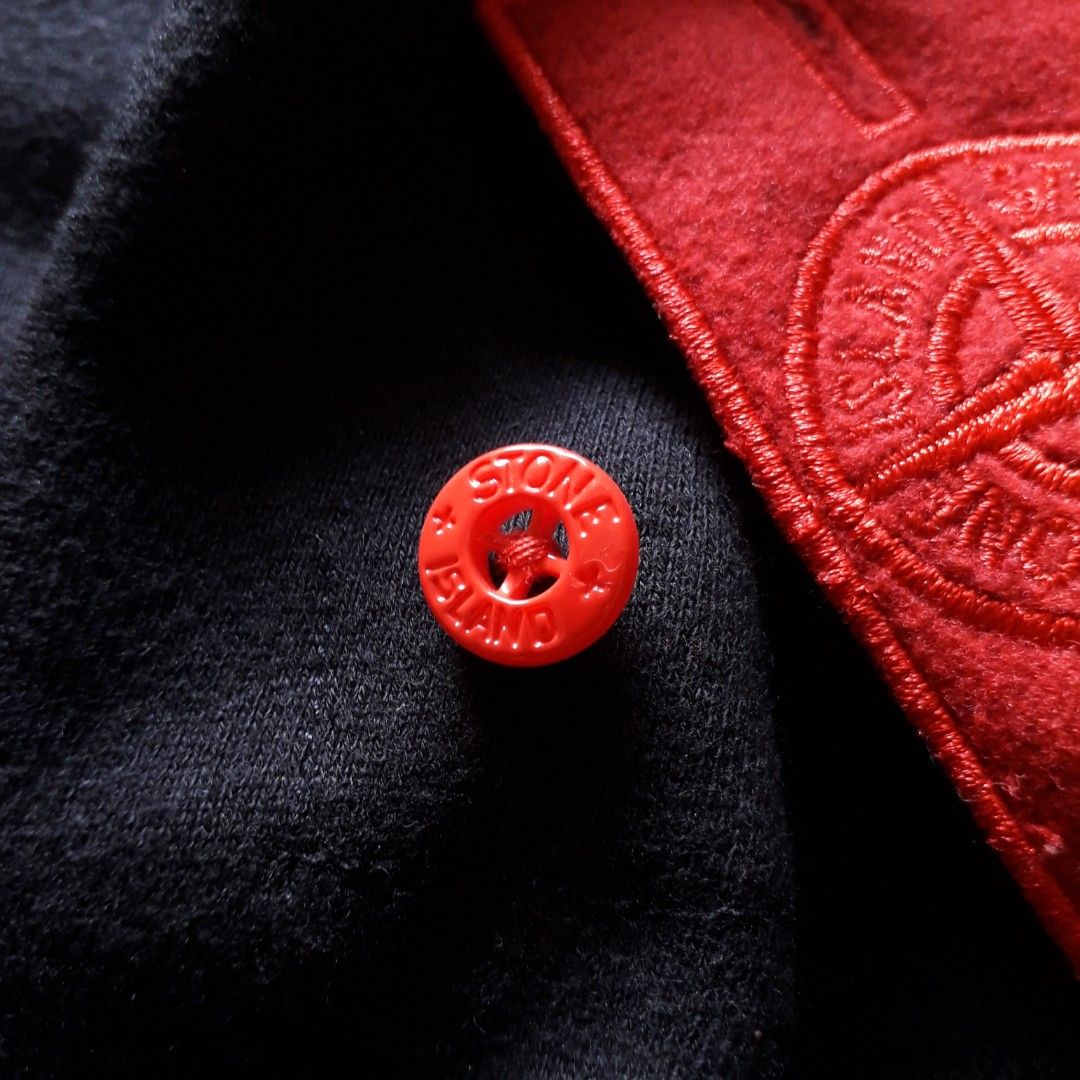 Stone island red shop badge
