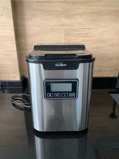 Ice Maker - great for drinks