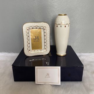 Jun Ashida White Picture Frame and Vase Set