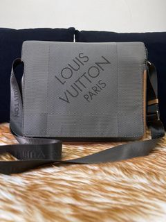 Terre Damier Geant Messenger, Louis Vuitton - Designer Exchange