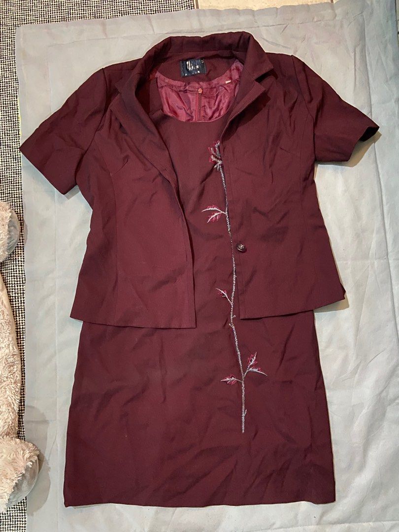 Maroon Office Set Coordinates Blazer Dress (Category: Sets or Coordinates) located in Mandaluyong City. Submitted by mybabypreloveditems (Listing ID 1216049136, Image 1). Description: With signs of storage and usage.