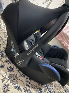 Maxicosi Cabriofix Baby Carrier/ baby carseat