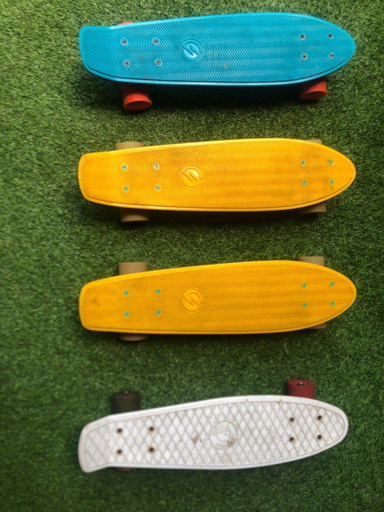 Mini skateboard in different colors, Sports Equipment, Sports & Games