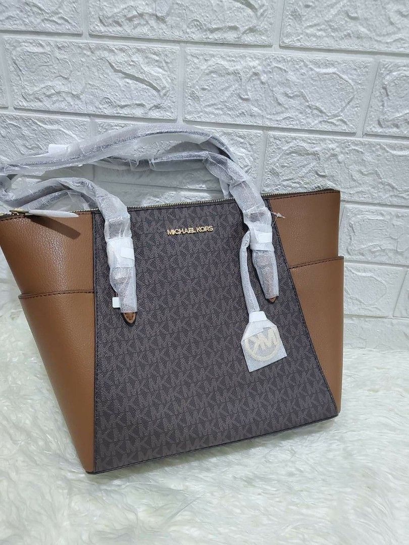NWT) MICHAEL KORS - CHARLOTTE LARGE TOP ZIP PVC PEBBLED LEATHER TOTE BAG,  Luxury, Bags & Wallets on Carousell