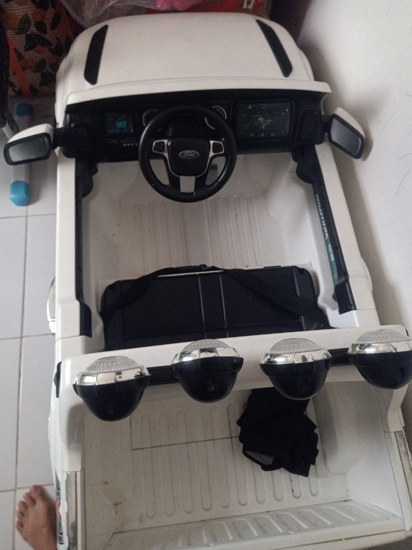 Mobil aki ford ranger wildtrak licensi ori, Toys & Collectibles, Mainan