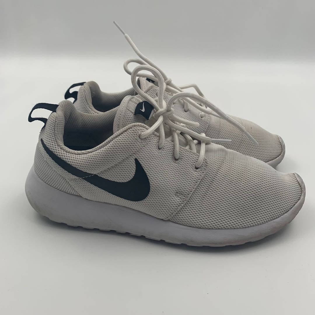 Roshe gym shoes clearance