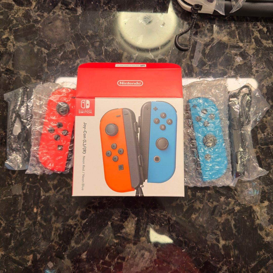 Nintendo Switch OLED with 4x joycons, Video Gaming, Video Game Consoles
