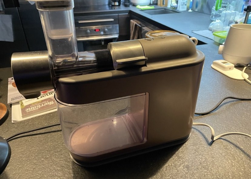 Philips slow juicer, 家庭電器, 廚房電器, 榨汁機及攪拌機 Carousell
