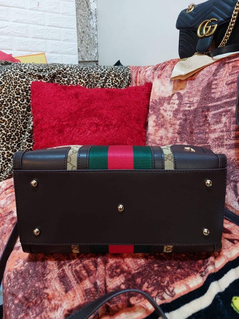 Preloved Gucci boston canvas 35cm (Category: Luxury Bags & Wallets) located in Cebu City. Submitted by day.98 (Listing ID 1216003399, Image 2). Description: selected from japan suplus canvas leather two way bag no flaws coded with dust bag.