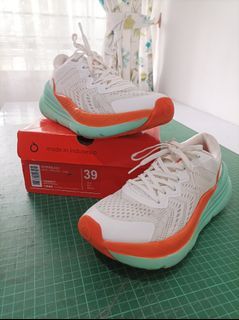 Preloved sepatu lari ortuseight hyperblast running shoes