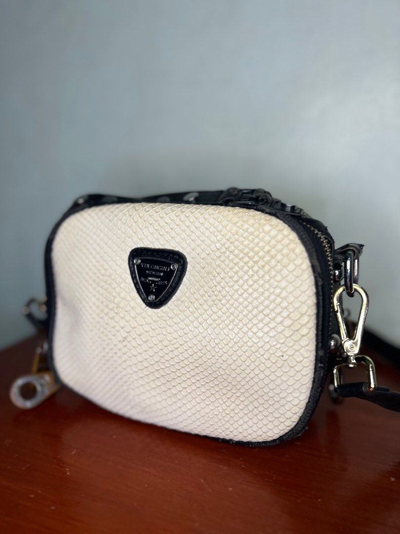 Preloved White Leather Sling Bag, Women's Fashion, Bags & Wallets