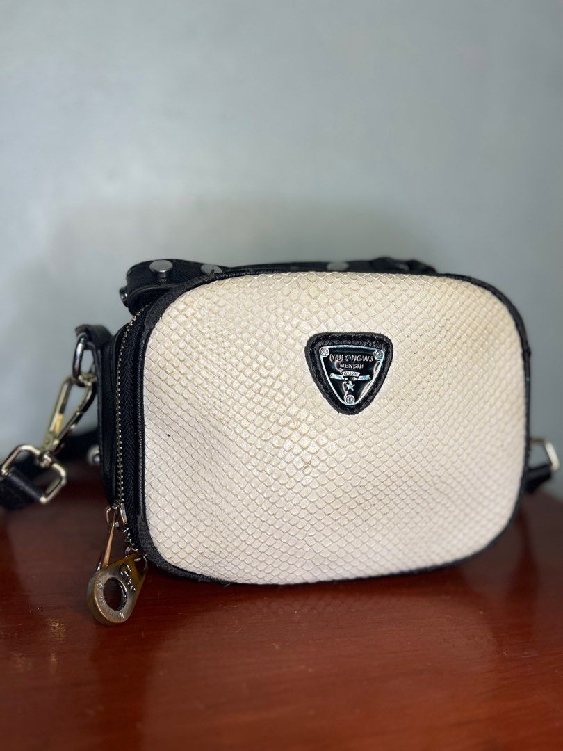 Preloved White Leather Sling Bag, Women's Fashion, Bags & Wallets