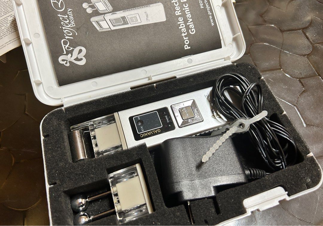 Project E Galvanic Device (Category: Face Care) located in Tawau. Submitted by balloonflower18 (Listing ID 1215959568, Image 1). Description: - Project E Galvanic Device - 8/10 Condition - No dent, No Scratch * Item included Plastic Box, Device, Charger. * Free 1 Facial Gel.