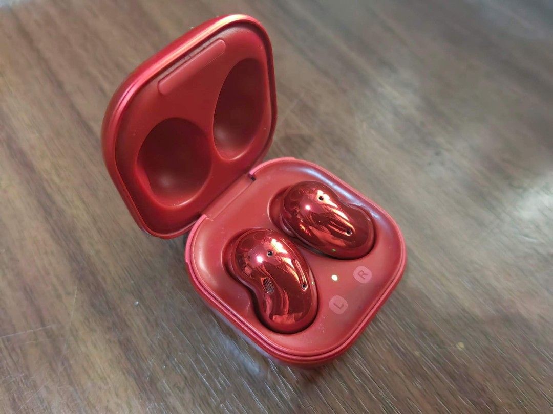 Samsung Galaxy Buds Live Red limited edition Used No issue Unit Cord Fast charger Php3 000 Fixed and last