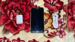 Samsung Galaxy J7 Black 2GB Ram & 16GB Storage‼️