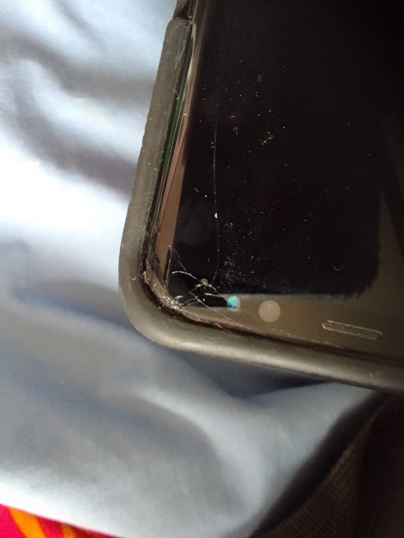 Samsung S8 64 gig (Category: Samsung) located in Paranaque City. Submitted by showboat (Listing ID 1215891388, Image 2). Description: Open line Came from abroad with free casing selling it as is. 64gig Issue is in the picture already.