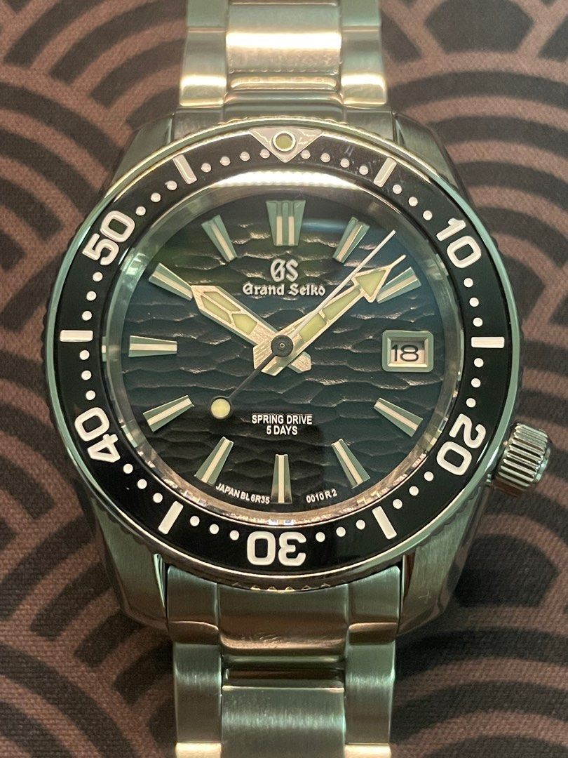 Seiko Marine Master 200 Custom Mod “Grand Seiko Omiwatari Black” 42mm case,  Men's Fashion, Watches & Accessories, Watches on Carousell