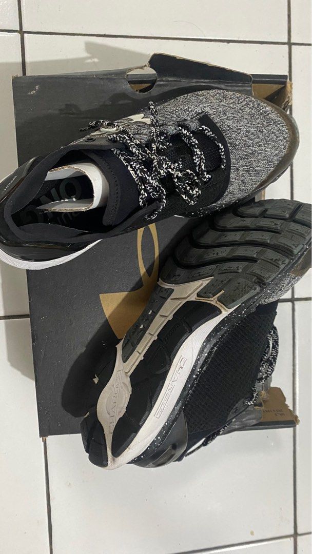 Sepatu under armor top
