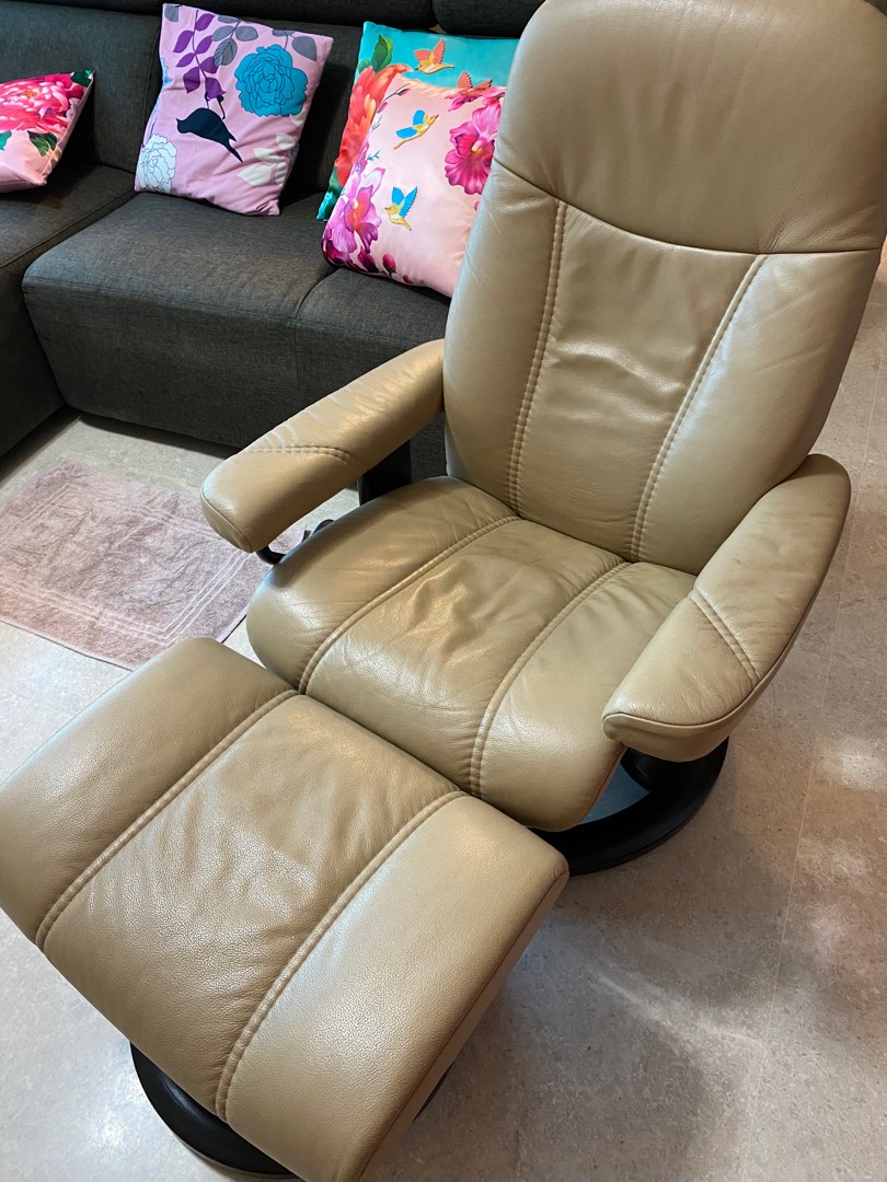 Stressless consul recliner w footstool, Furniture & Home Living