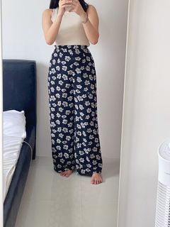 Suzuya Black Floral Wide Leg Slacks / Square Culottes Pants