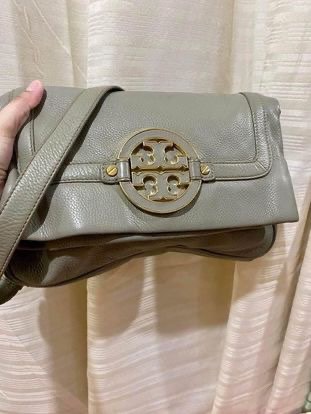 Tory Burch Amanda Foldover, Luxury, Bags & Wallets on Carousell