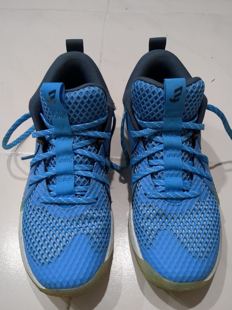 ua womens basketball shoes