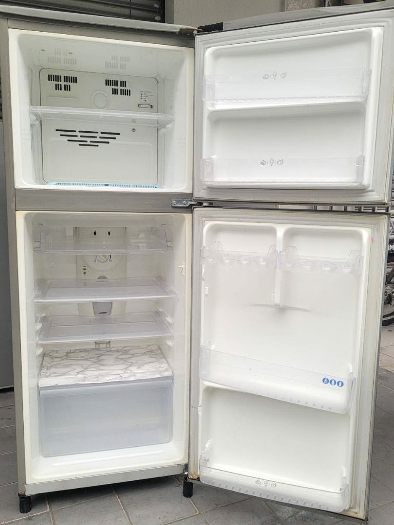 Used LG 2 doors fridge 210L, refrigerator peti sejuk peti ais, good