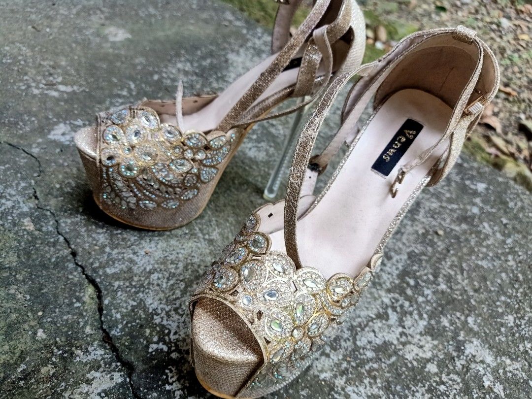 Wedding Shoes Guide: When To Wear Bridal Flats Vs Bridal Heels