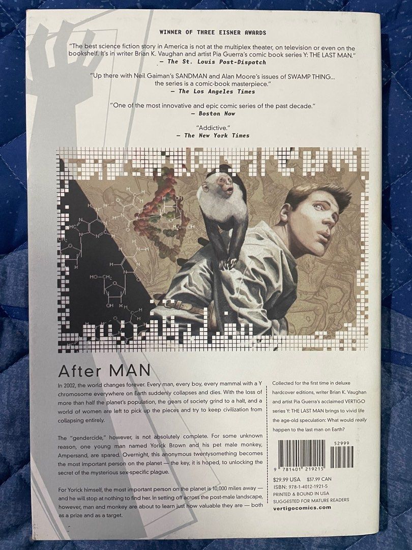 Y The Last Man Deluxe Edition Volume 1 (Category: Comics & Manga) located in Pasig City. Submitted by jrl17 (Listing ID 1216024633, Image 2). Description: Read once, minor shelf wear.