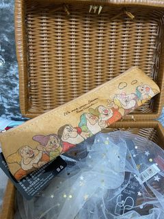 正版授權❤️全新筆袋 迪士尼 小矮人 仿牛皮紙 筆袋 刷具袋 餐具袋❤️7-11賣貨便免運
