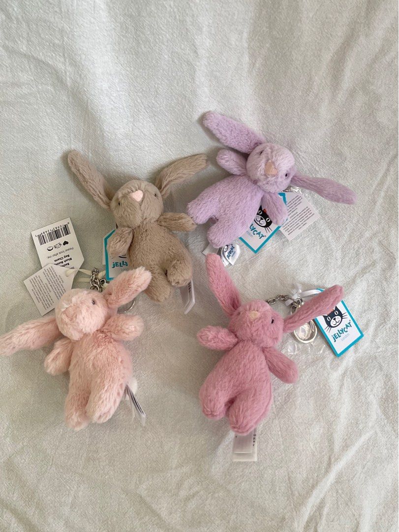 現貨⚡️英國特價特別版jellycat bunny purple bag charm 兔仔扣lavender, 女裝, 手錶及配件, 其他飾物-  Carousell