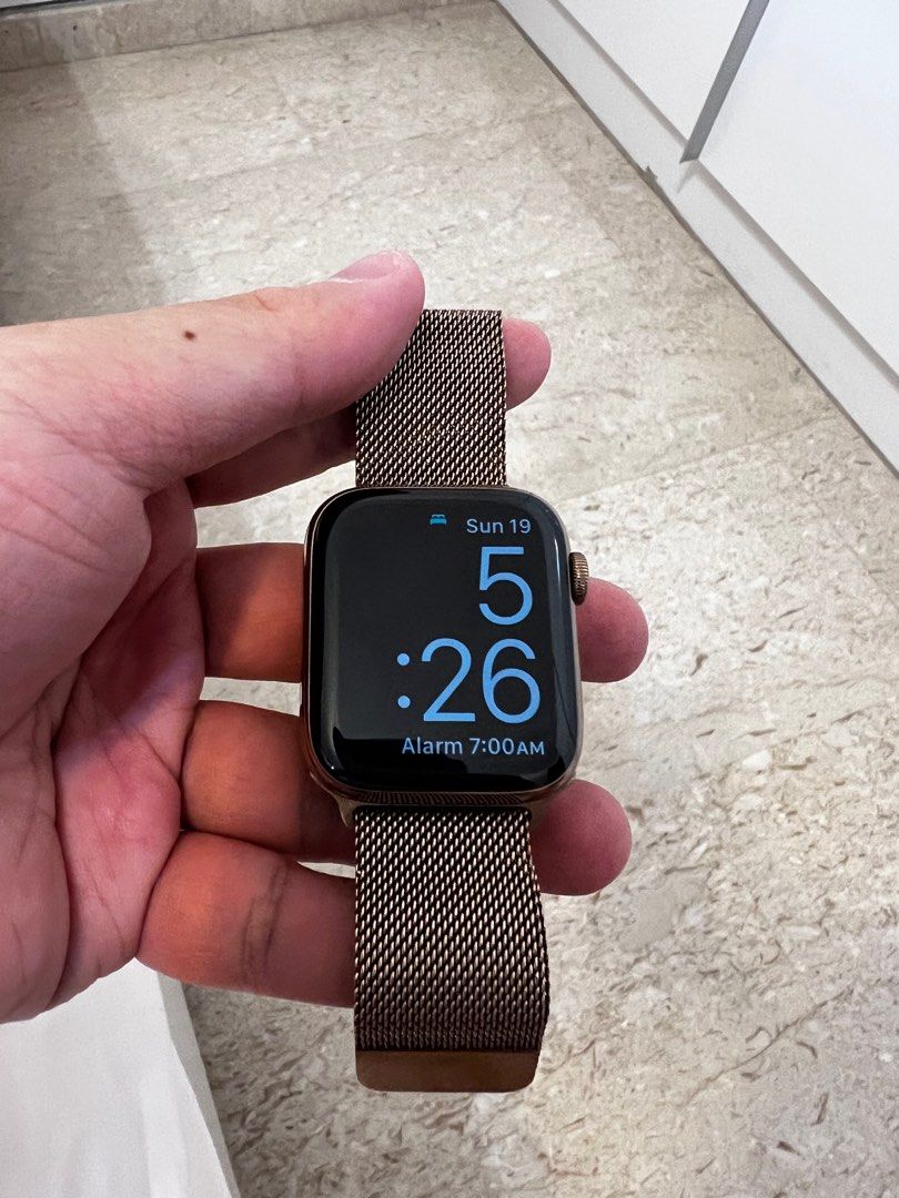 Apple watch series 5 stainless steel gold milanese top loop